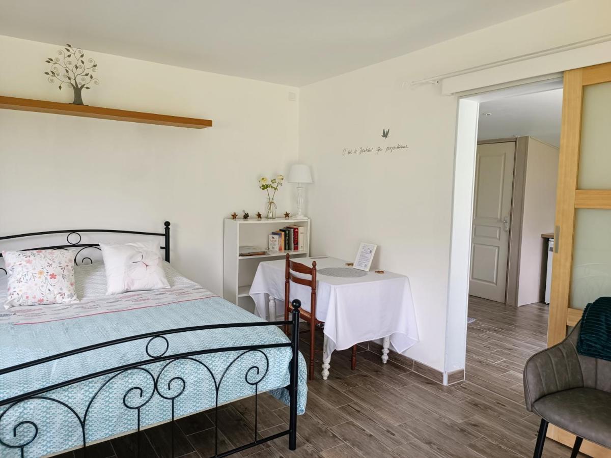 Le Petit Accent Hotell Saint-Pierre-de-Bailleul Exteriör bild