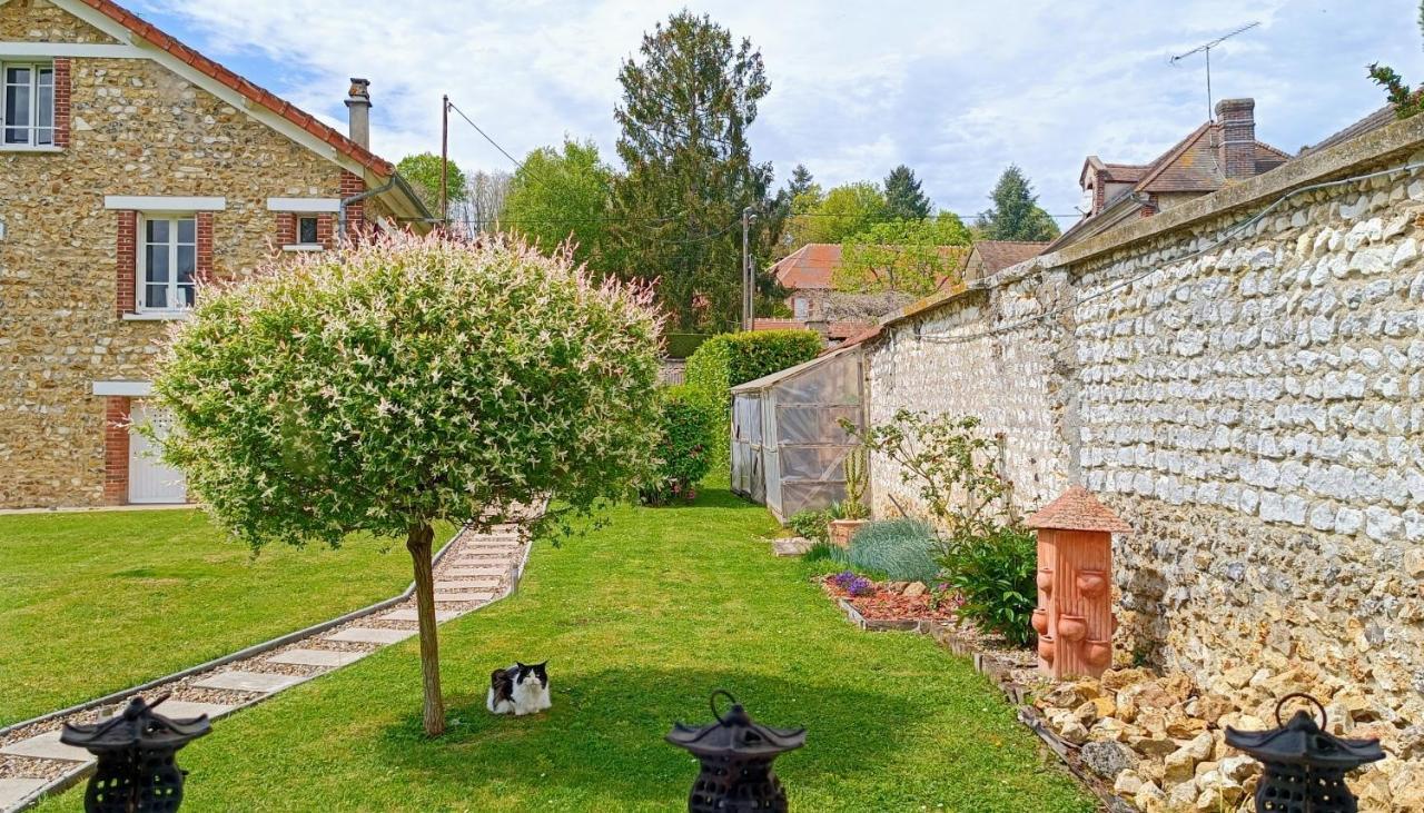 Le Petit Accent Hotell Saint-Pierre-de-Bailleul Exteriör bild