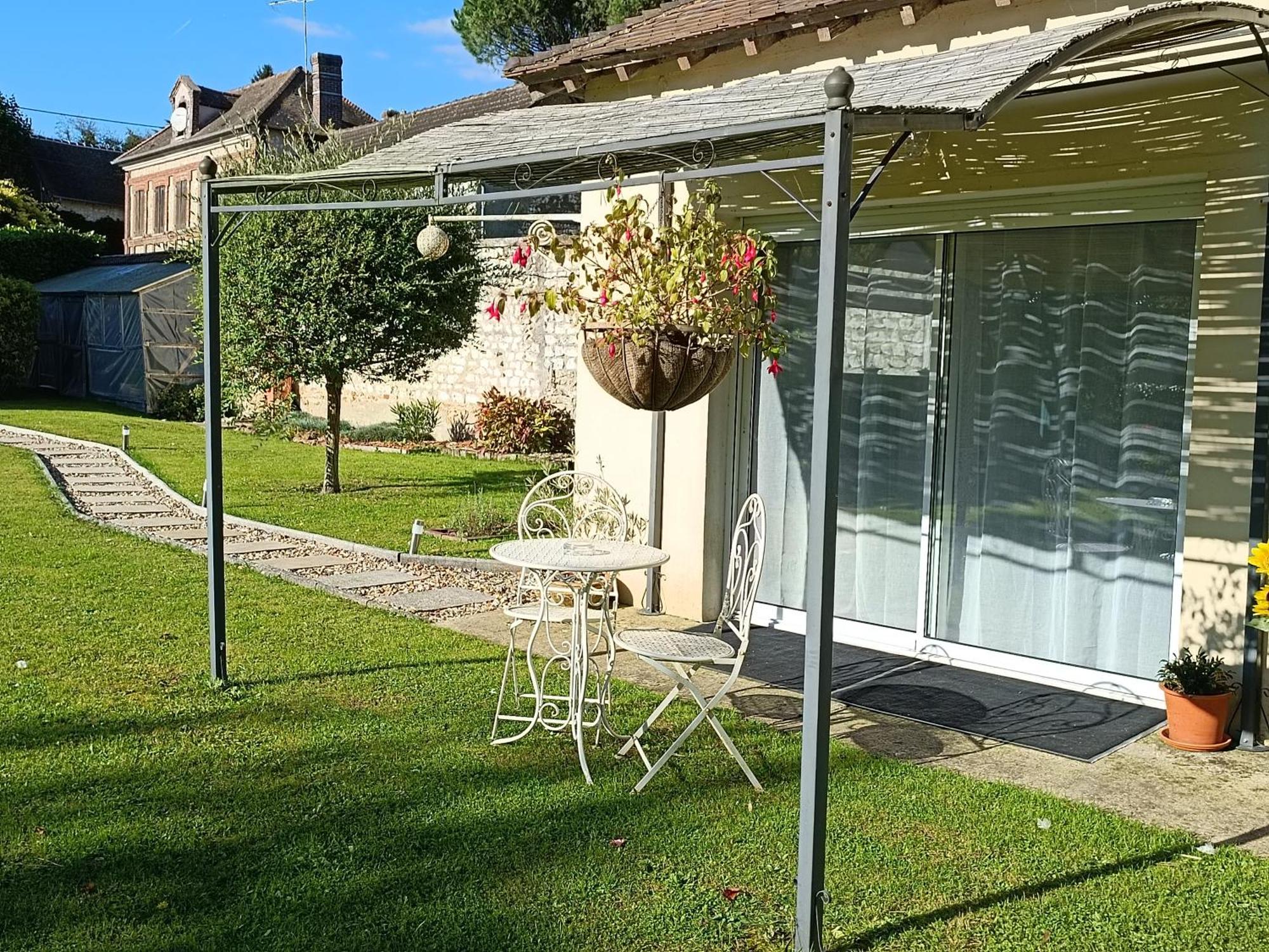 Le Petit Accent Hotell Saint-Pierre-de-Bailleul Exteriör bild