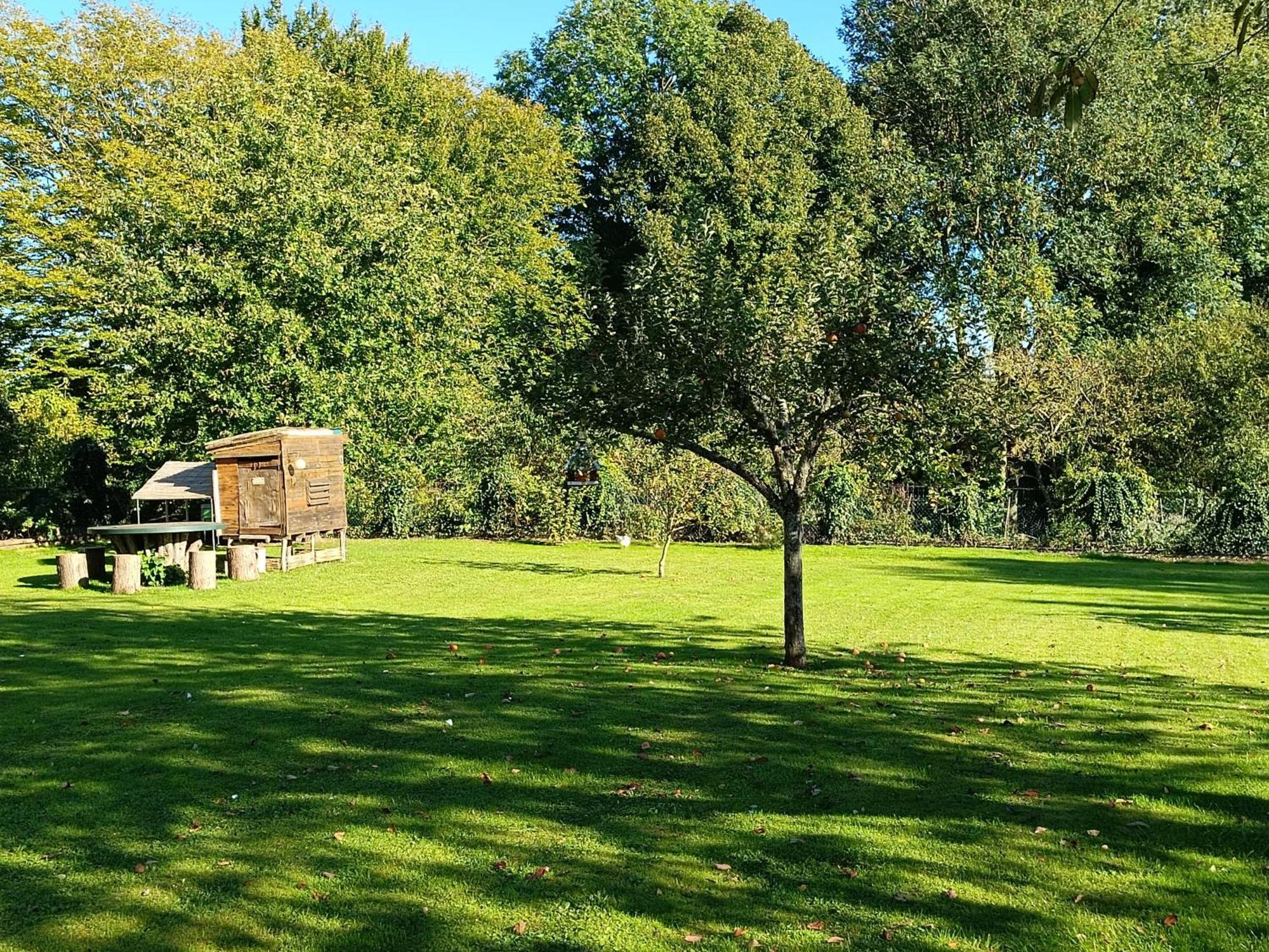 Le Petit Accent Hotell Saint-Pierre-de-Bailleul Exteriör bild